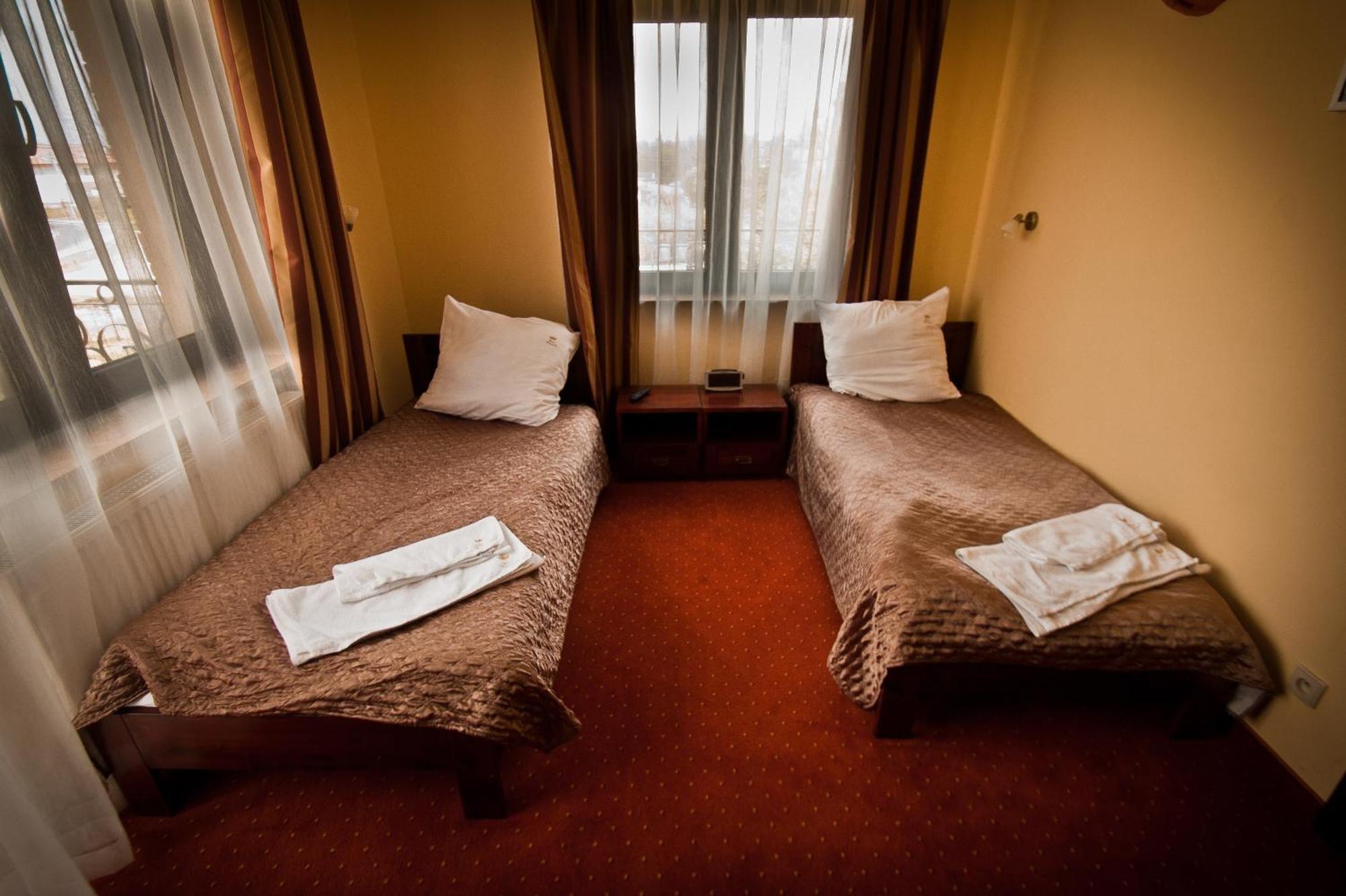 Dwa Bratanki Rzeszów Exterior foto